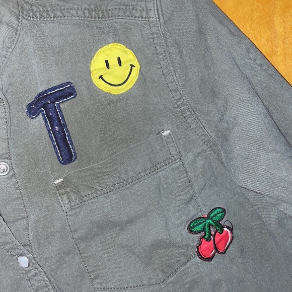 Button up shirt - Picture 2 of 4